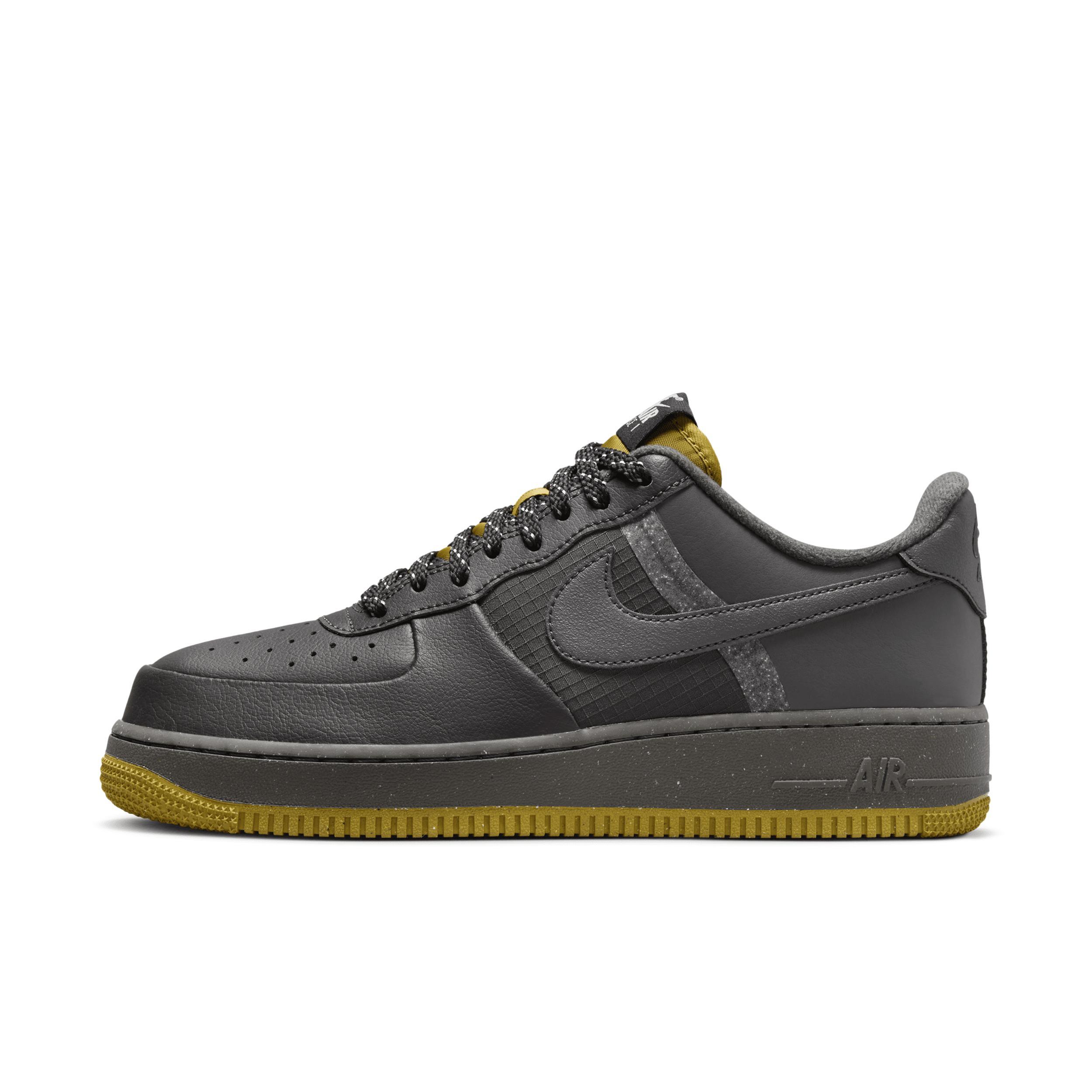 Nike Men's Air Force 1 '07 LV8 Shoes Product Image