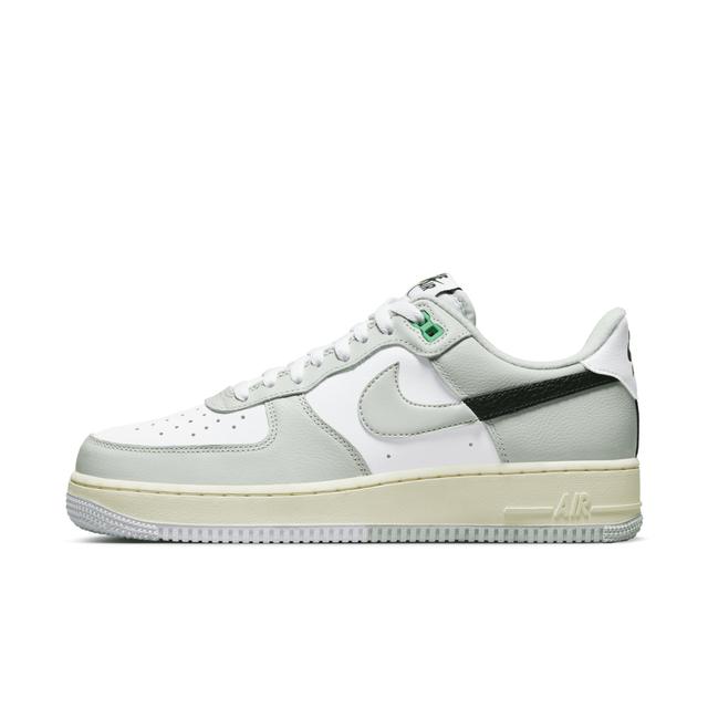 Nike Men's Air Force 1 '07 LV8 Shoes Product Image