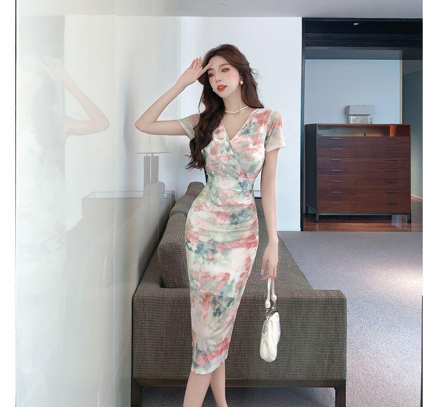 Short-Sleeve V-Neck Floral Print Midi Sheath Dress Product Image