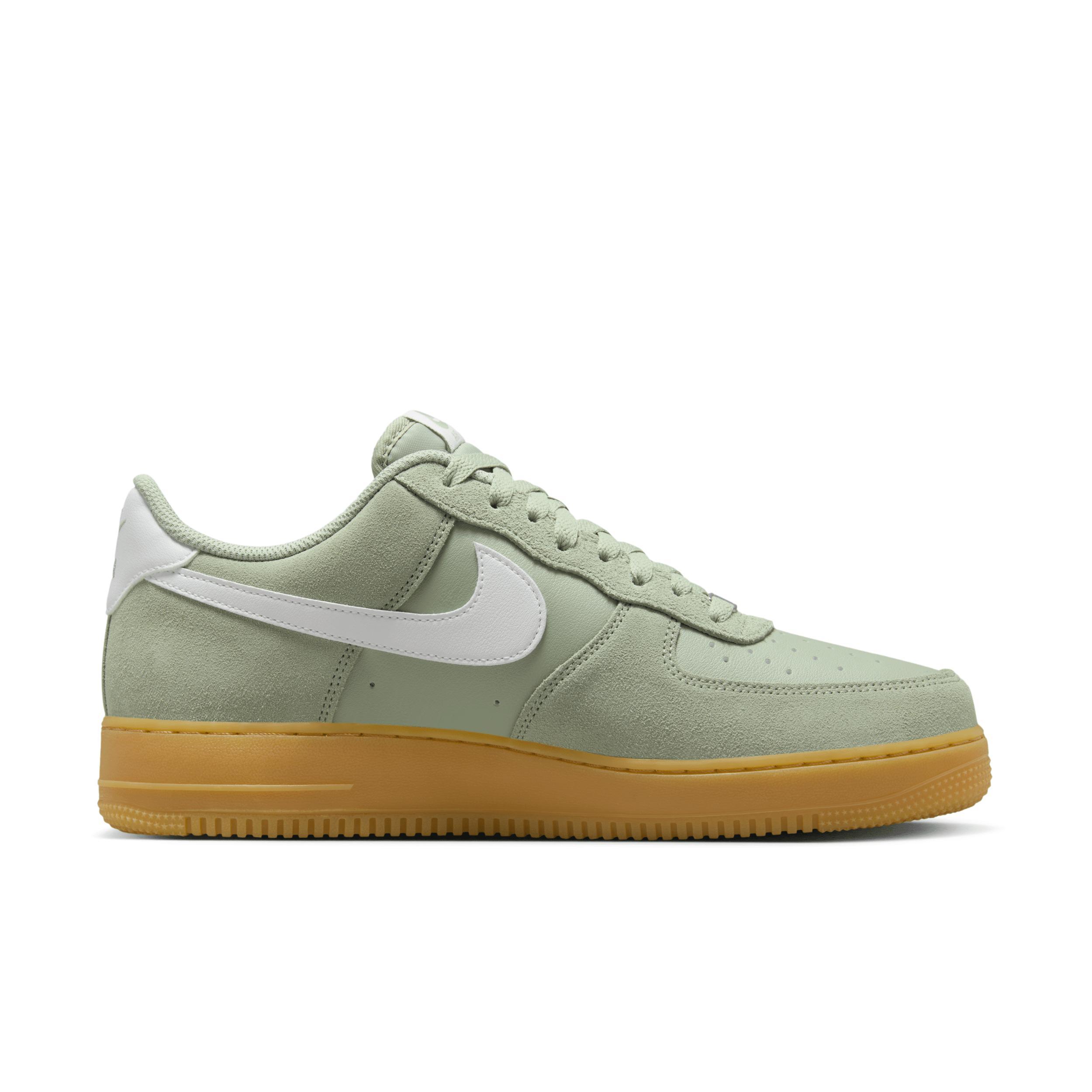 Nike Men's Air Force 1 '07 LV8 Shoes Product Image