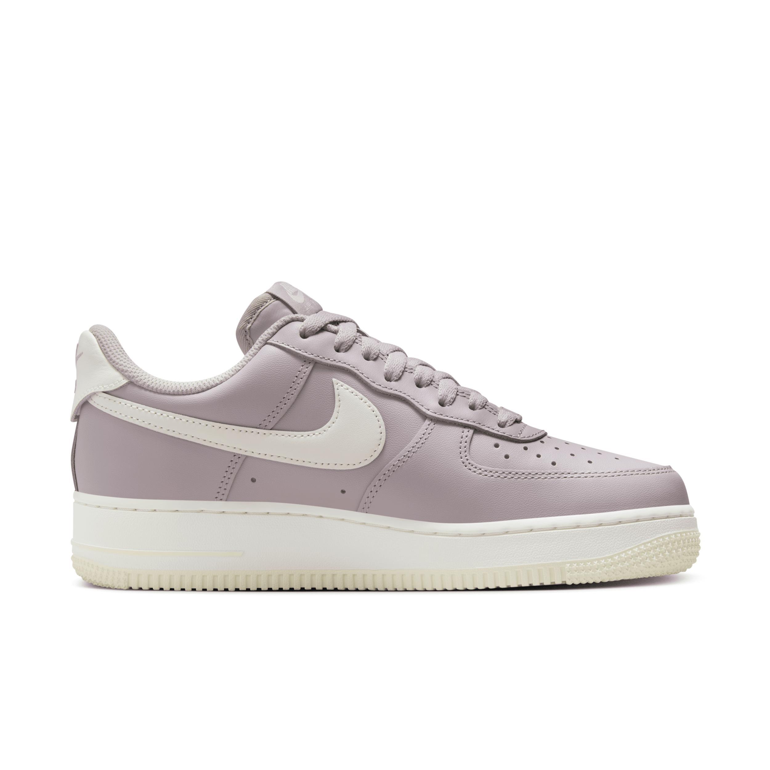 Nike Women's Air Force 1 '07 EasyOn Shoes Product Image