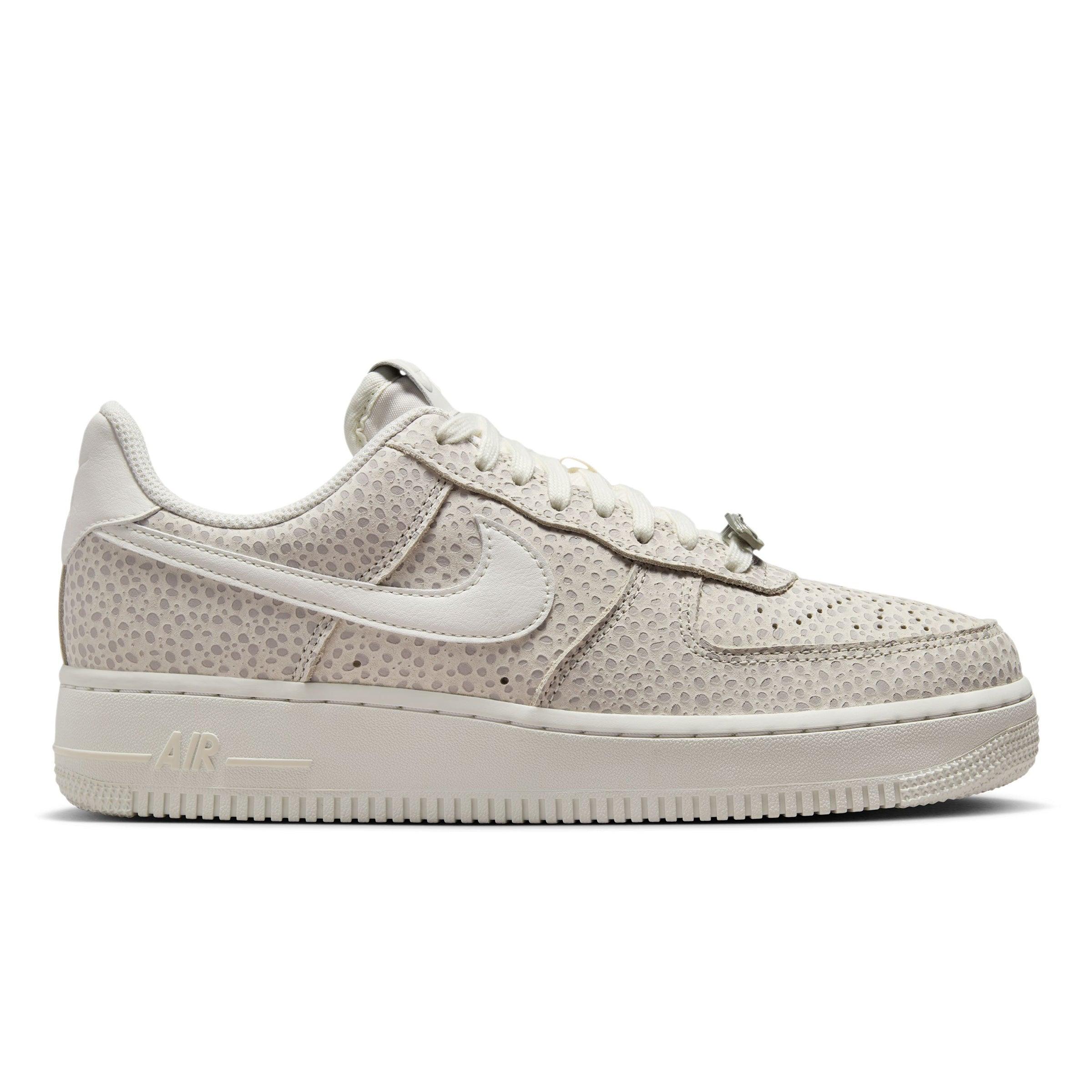 WOMEN'S AIR FORCE 1 '07 PRM Female Product Image