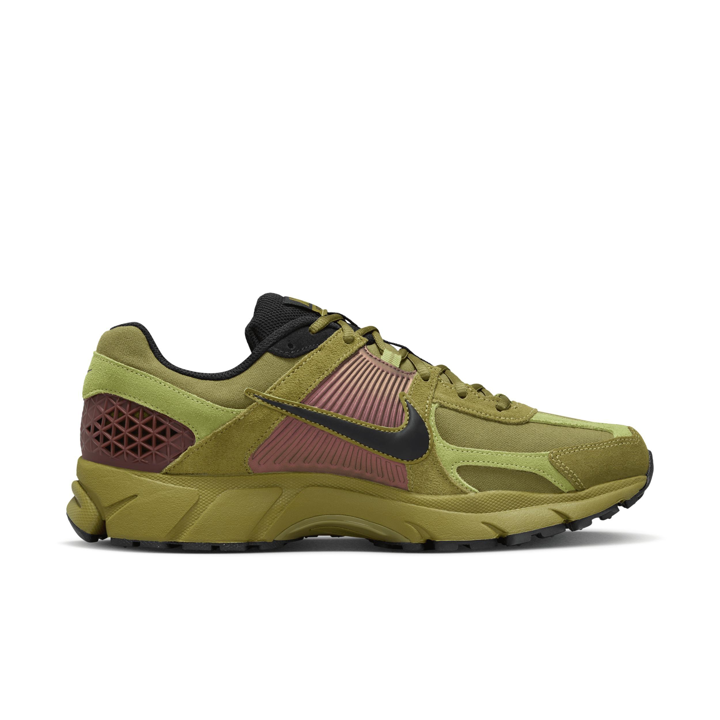 Nike Men's Zoom Vomero 5 Shoes Product Image