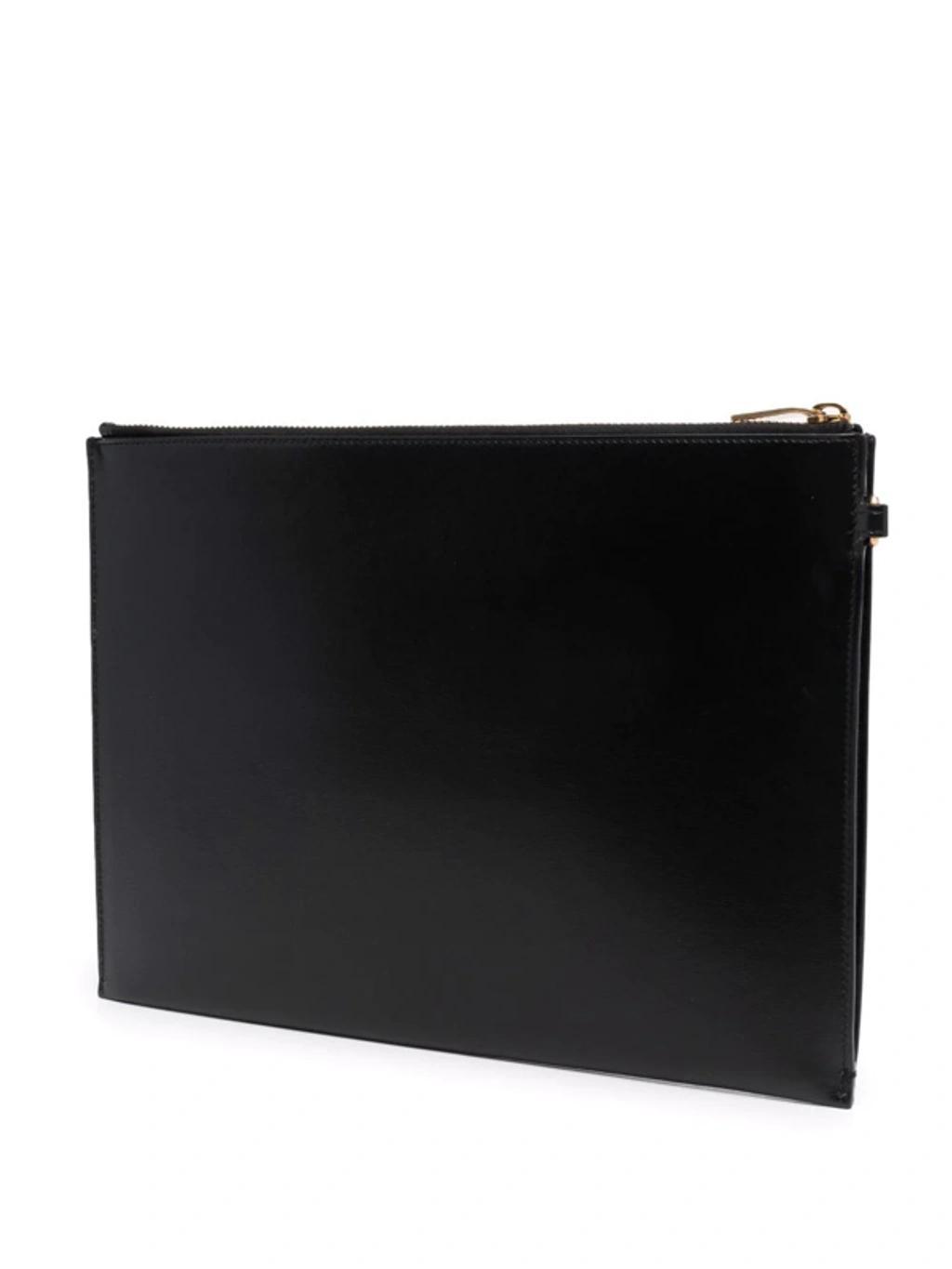 Monogram Leather Clutch In Schwarz Product Image