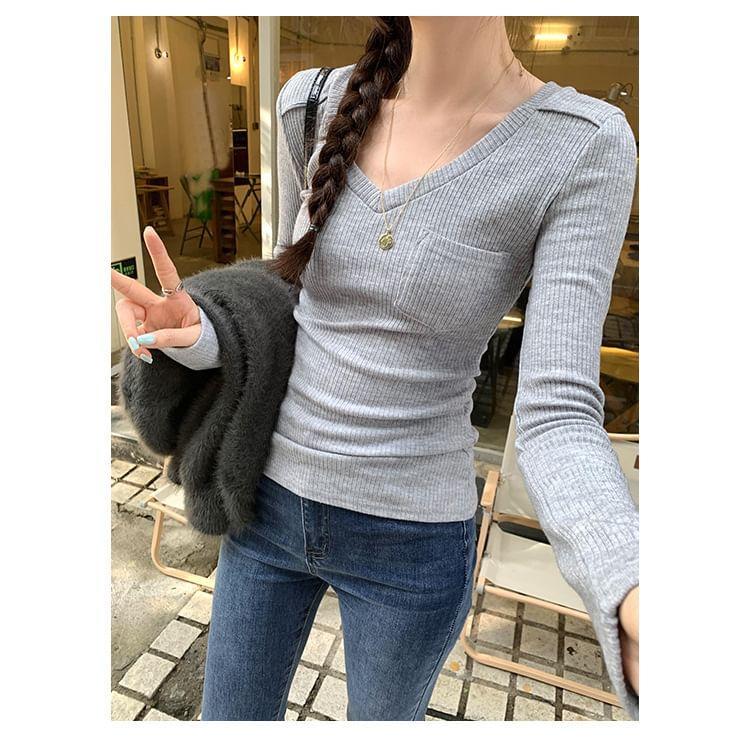 Long-Sleeve V-Neck Plain Knit Top Product Image