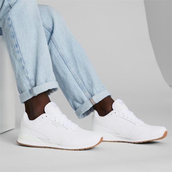 PUMA ST Runner v3 L Men's Sneakers in White/Gum Product Image