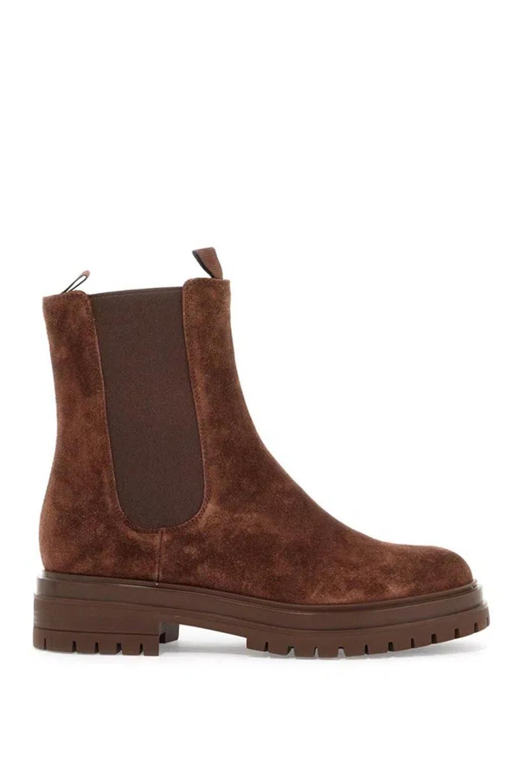 Chester Chelsea Boots In Braun product image