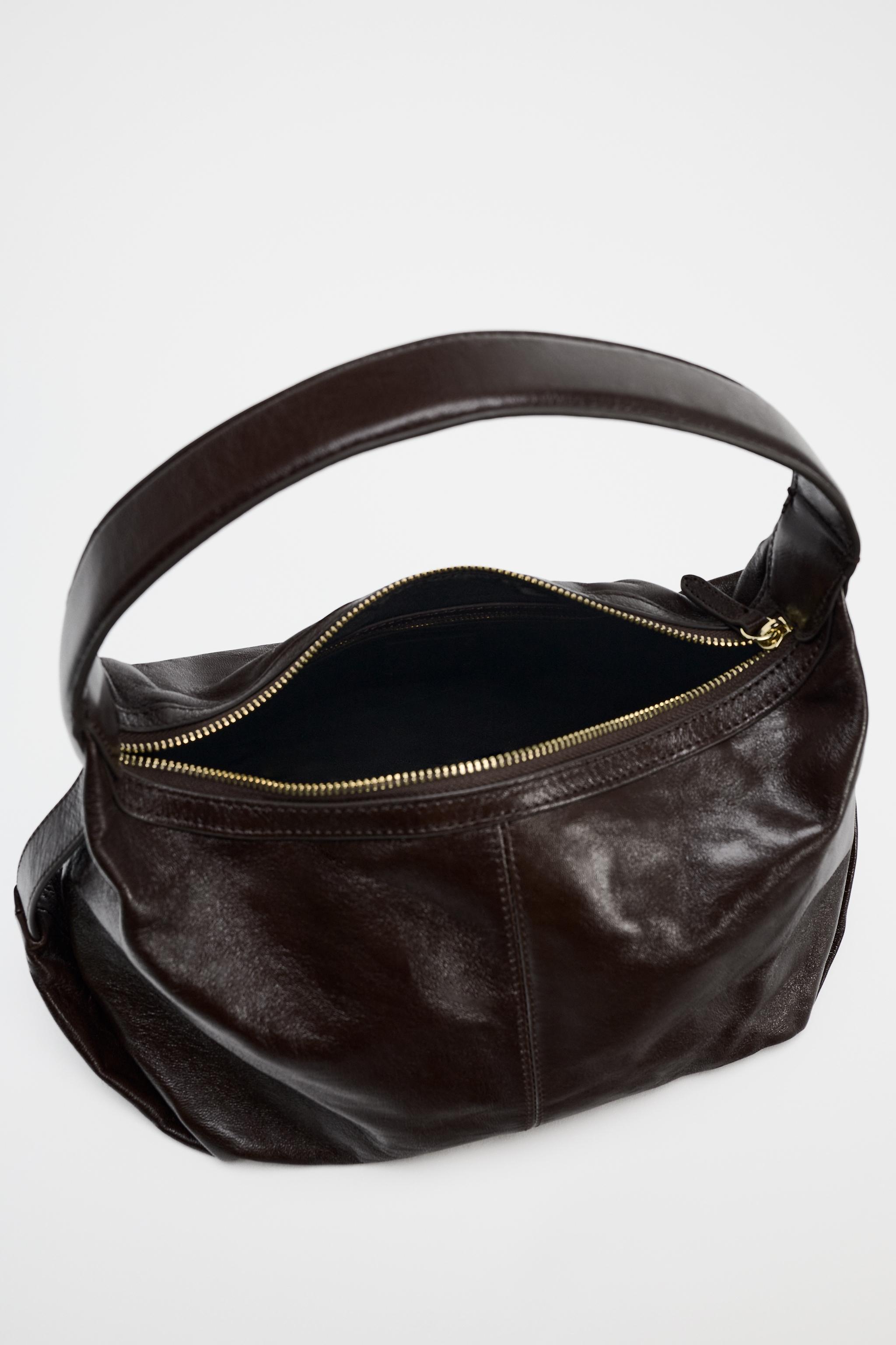 LEATHER SHOULDER BAG product image