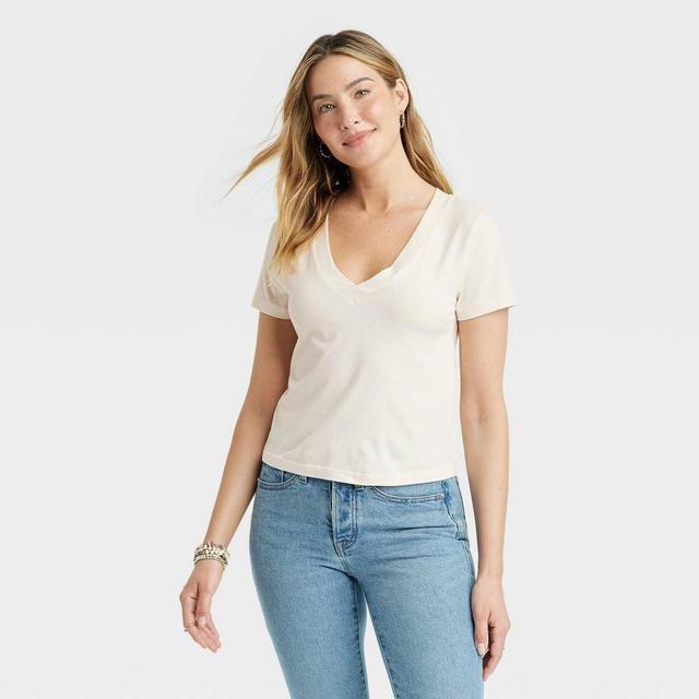 Womens Shrunken Short Sleeve V-Neck T-Shirt - Universal Thread Cream L Product Image