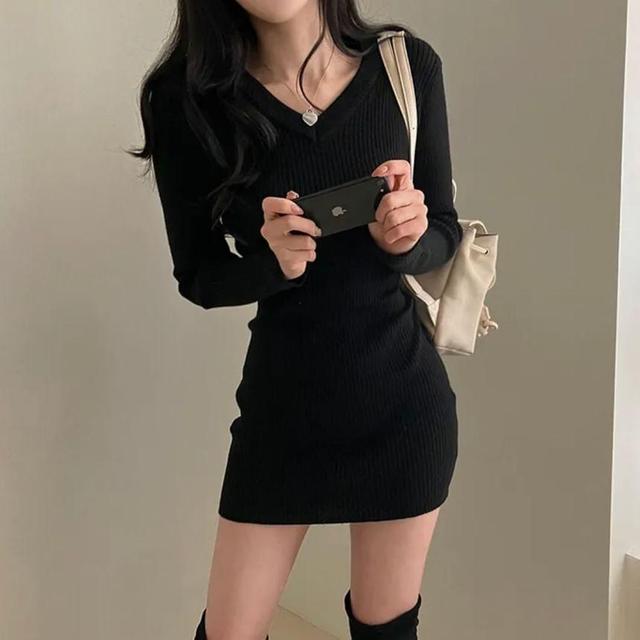 Long-Sleeve V-Neck Plain Ribbed Knit Mini Sheath Dress Product Image