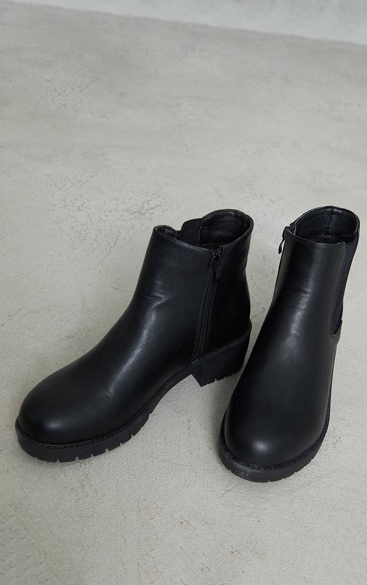 Black PU Round Toe Basic Chelsea Boots Product Image