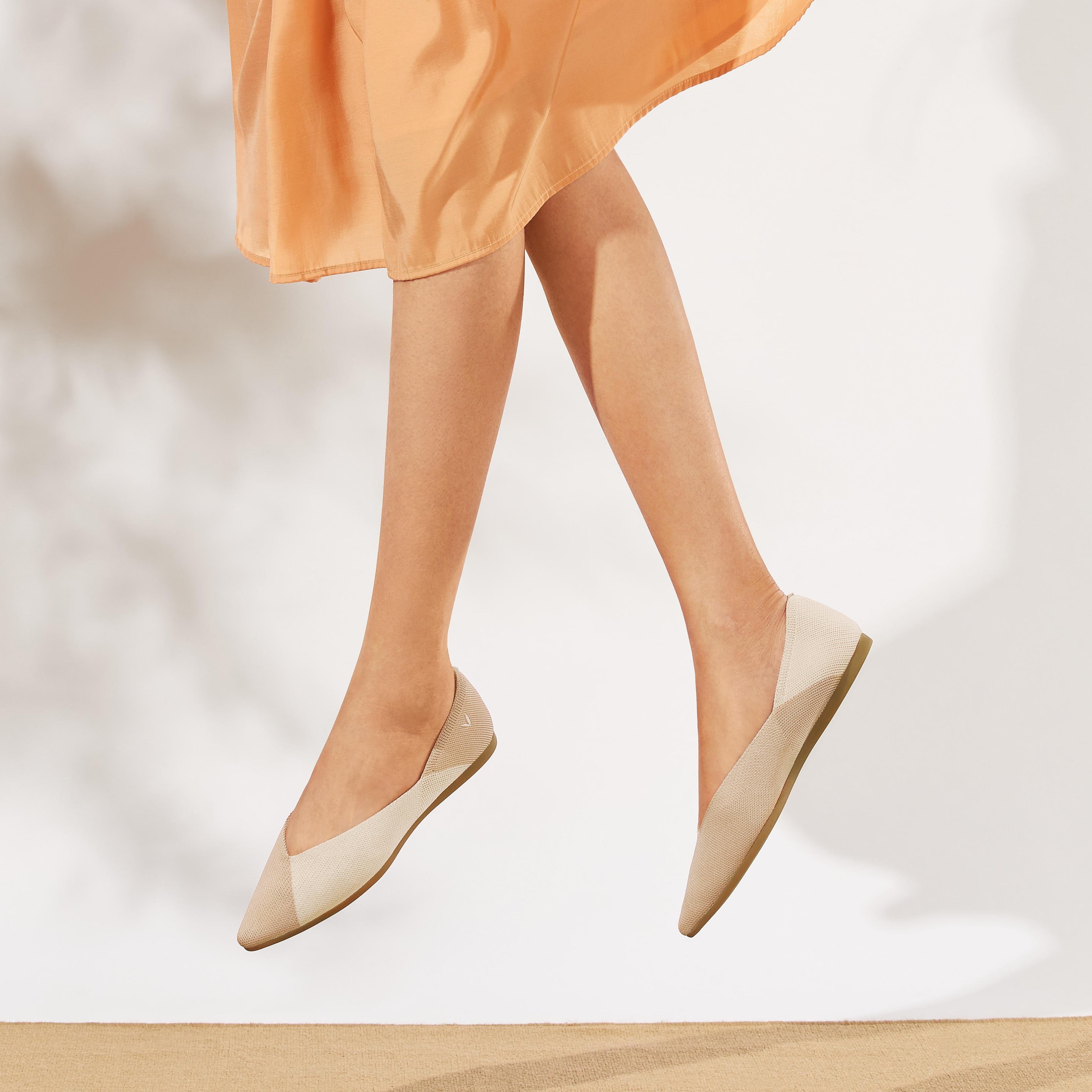 Pointed-Toe V-Cut Flats (Valencia 2.0) Product Image