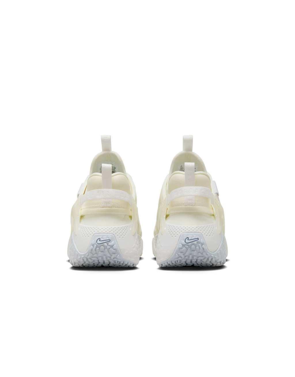 Nike Air Huarache Craft sneakers in white Product Image