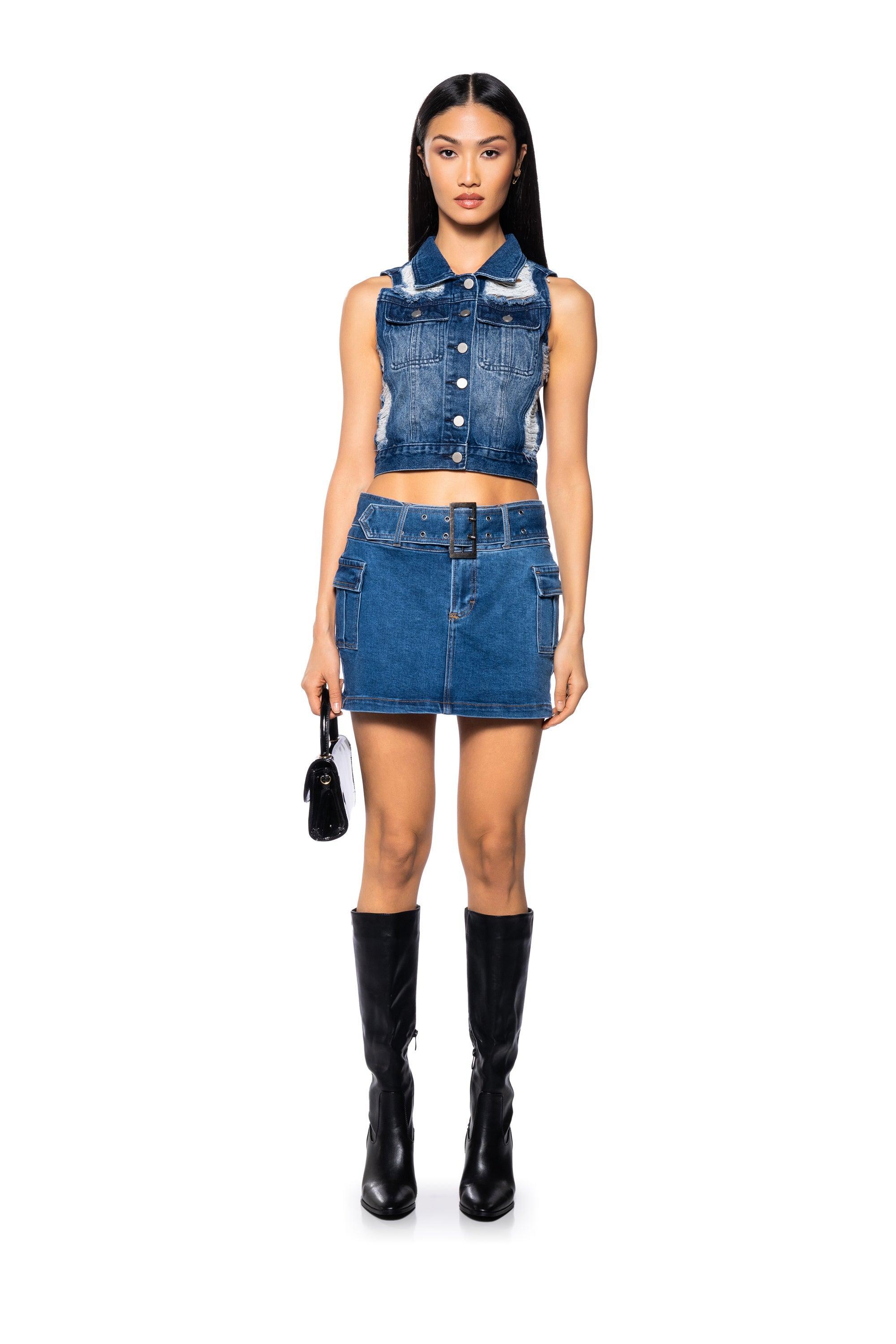 EVERYDAY FITTED DENIM VEST Product Image