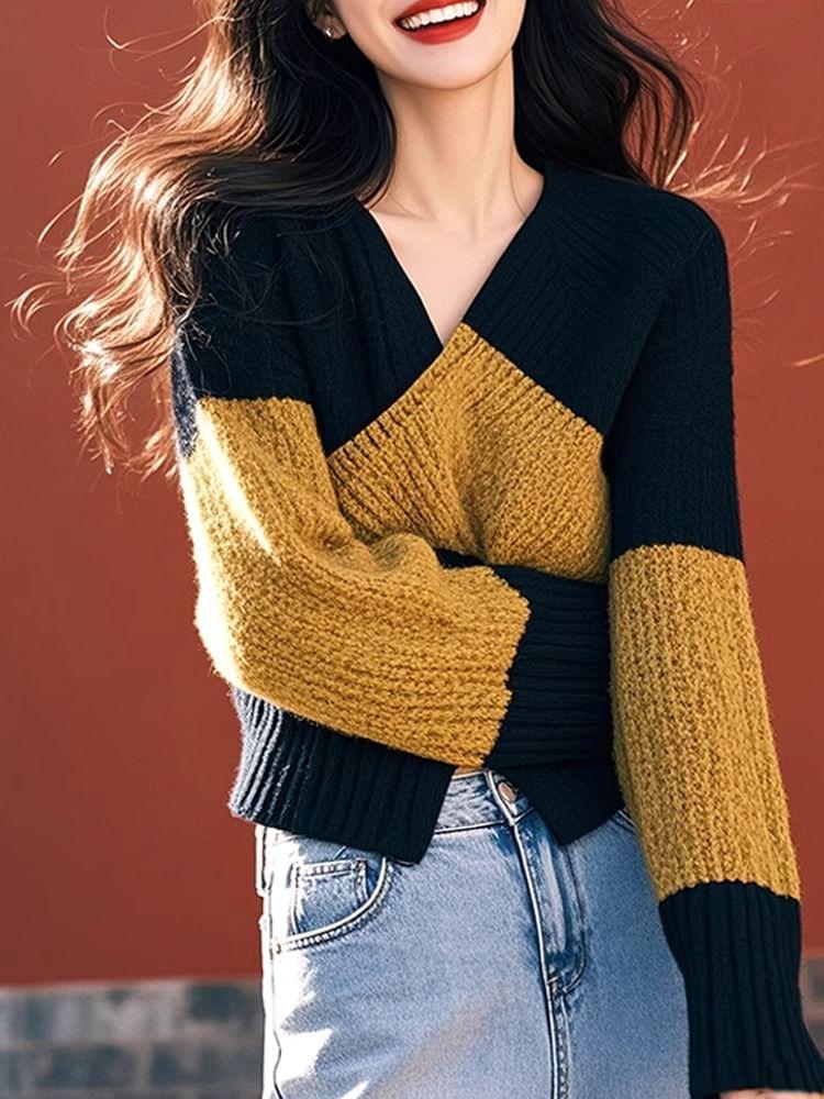 Long-Sleeve V-Neck Two Tone Knit Top Product Image