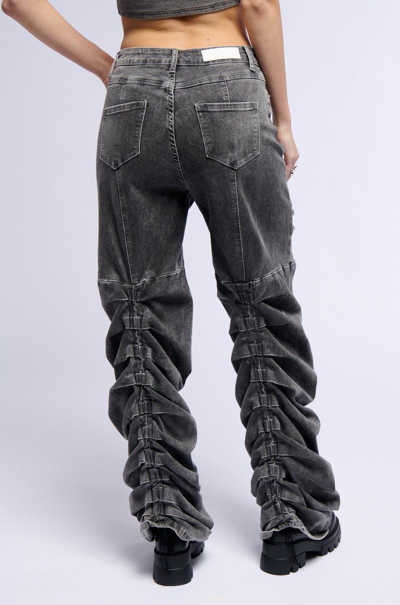 NEVER CHANGE RUCHED RELAXED FIT JEANS IN GRAY Product Image