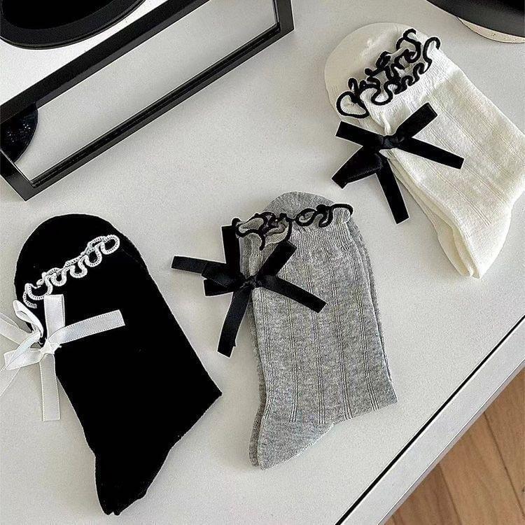 Contrasted Ribbon Socks Product Image