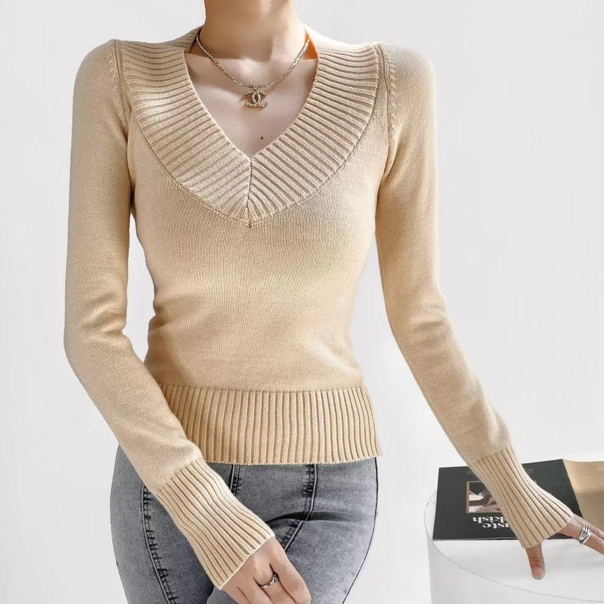 Long-Sleeve V-Neck Plain Knit Top Product Image