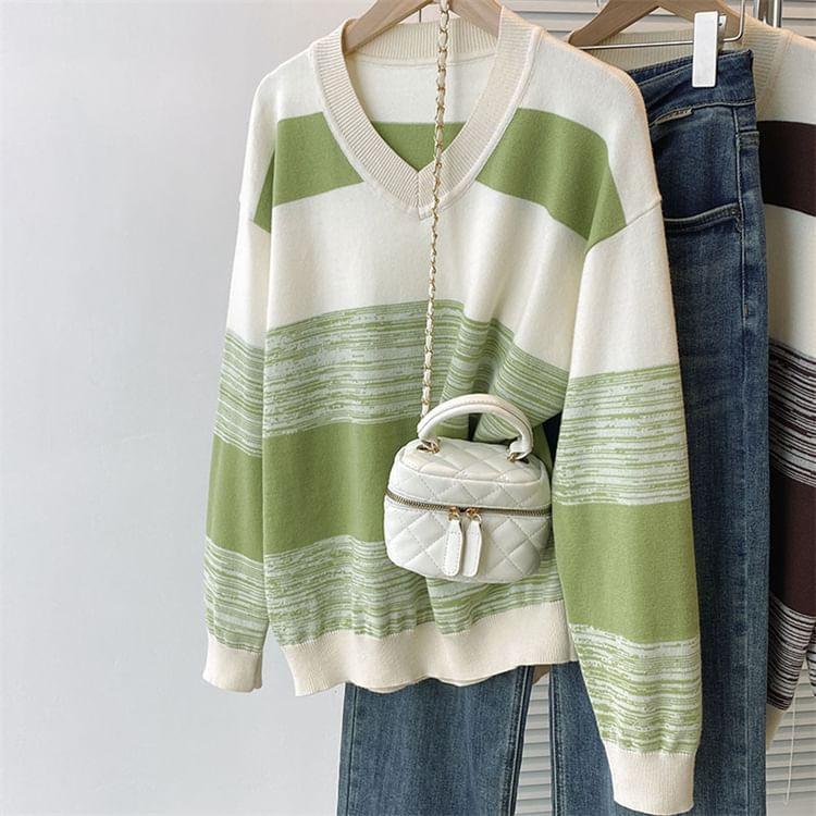 Plus Size V-Neck Color Block Sweater Product Image