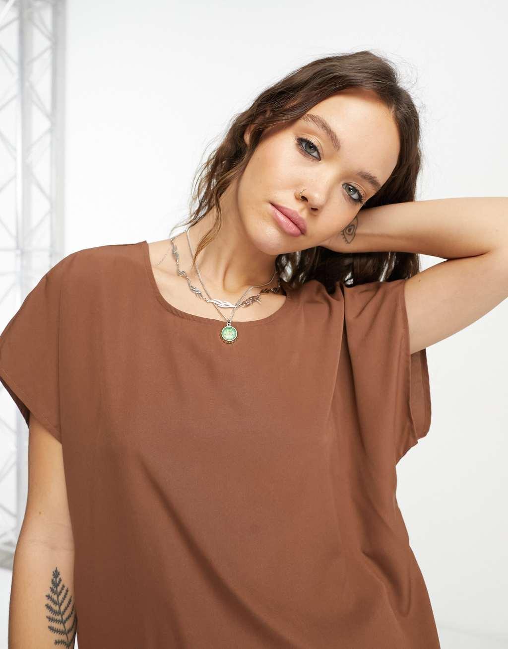 Vero Moda short sleeve t-shirt in brown Product Image