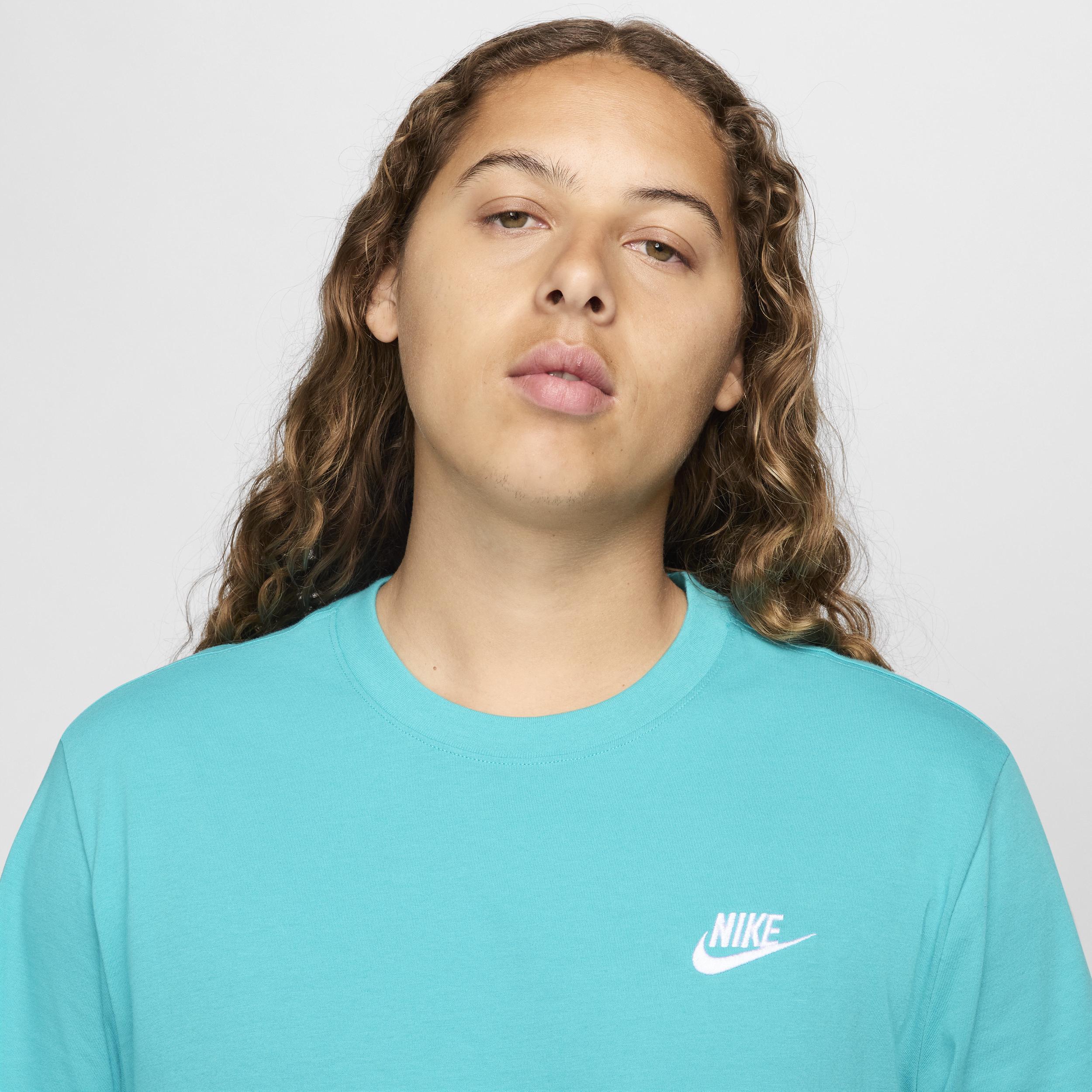 Men's Nike Sportswear Club T-Shirt Product Image