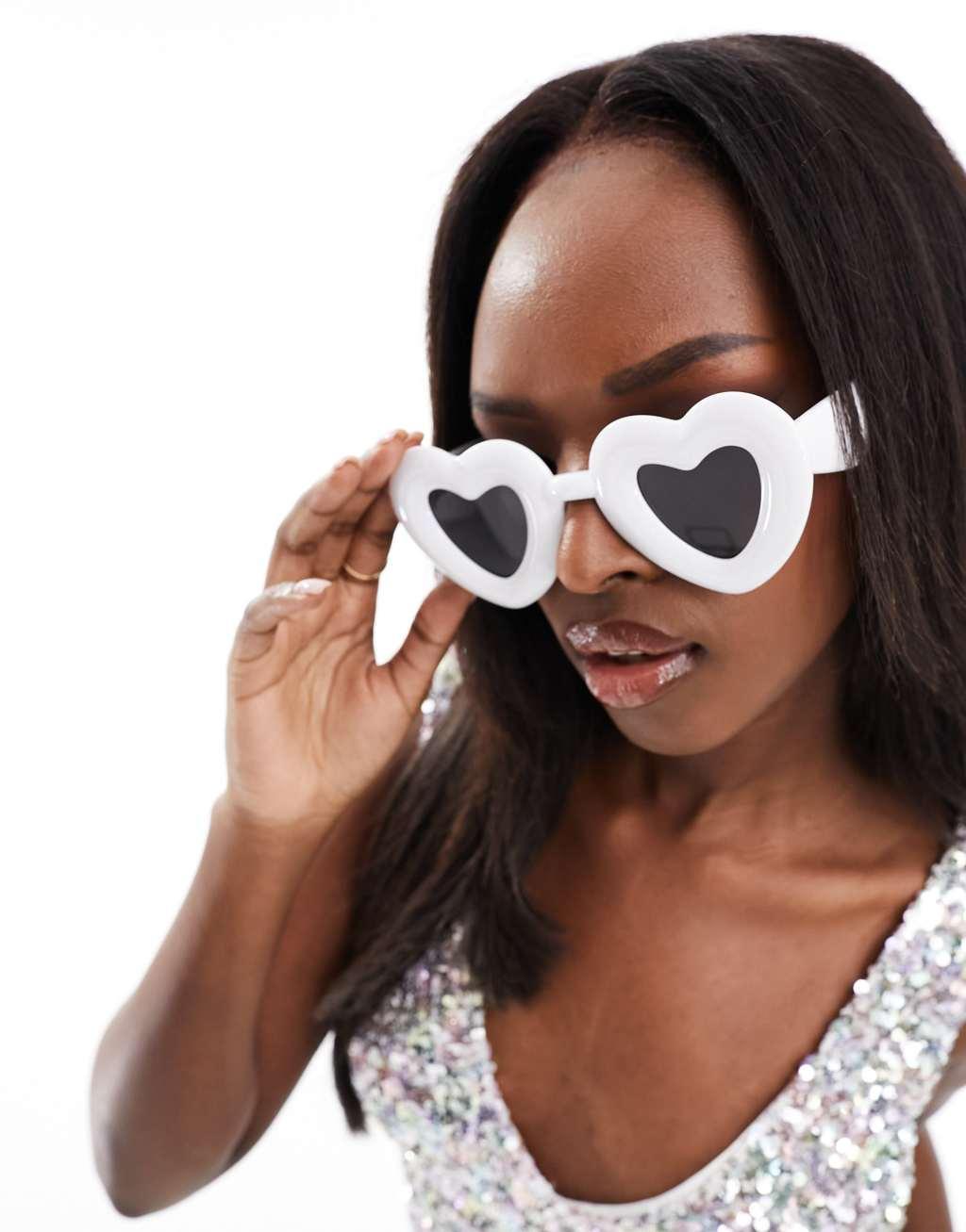 Jeepers Peepers bubble heart sunglasses in white Product Image