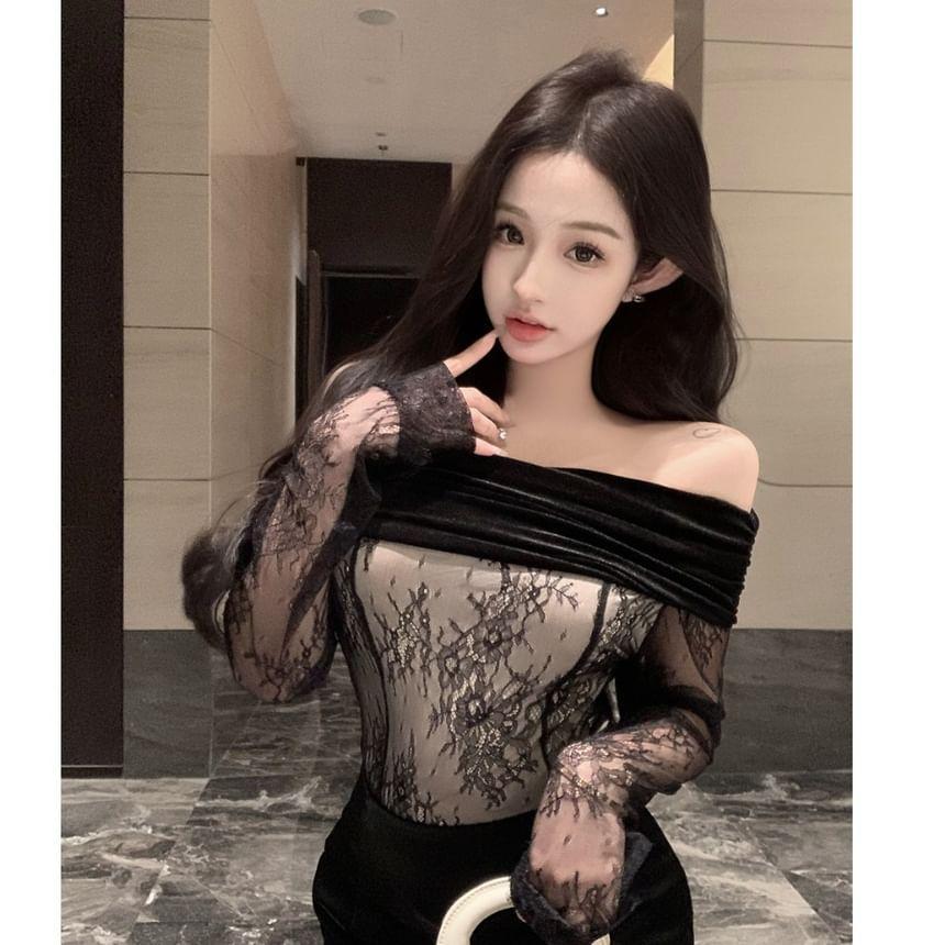 Long-Sleeve Off-Shoulder Velvet Panel Lace Slim Fit Crop Top Product Image