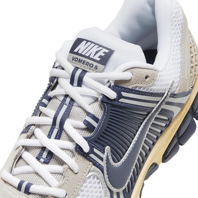 Nike Men's Zoom Vomero 5 Shoes Product Image