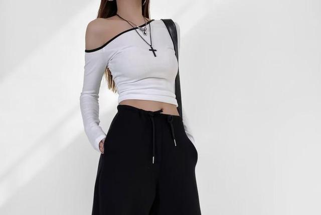 Mid Rise Plain Sweatpants Product Image