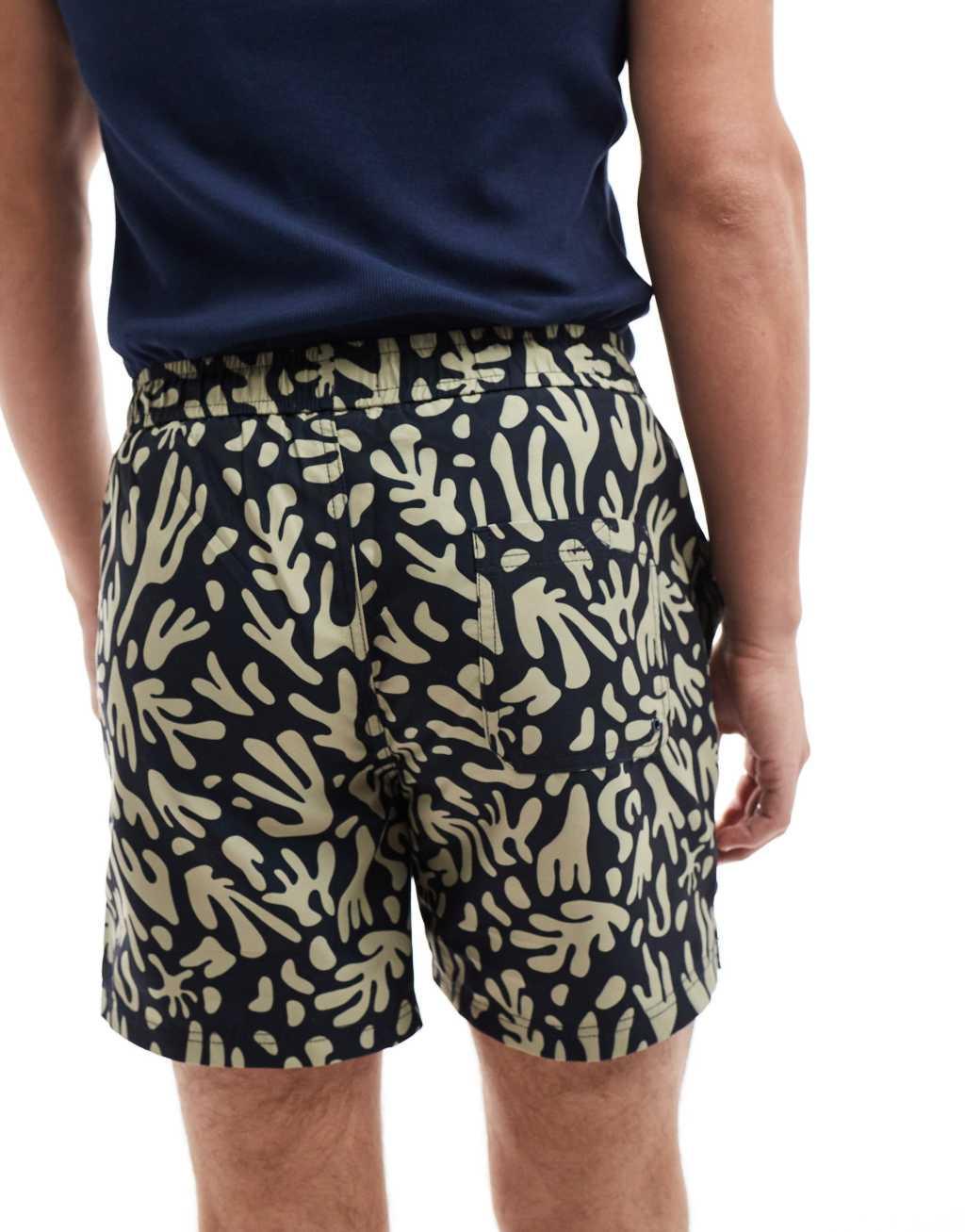 Farah printed shorts in navy Product Image