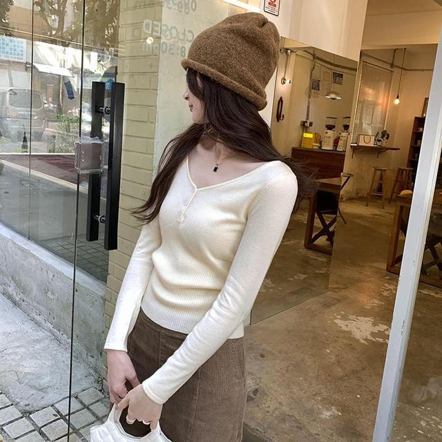 Long-Sleeve V-Neck Plain Slim Fit Crop Knit Top Product Image