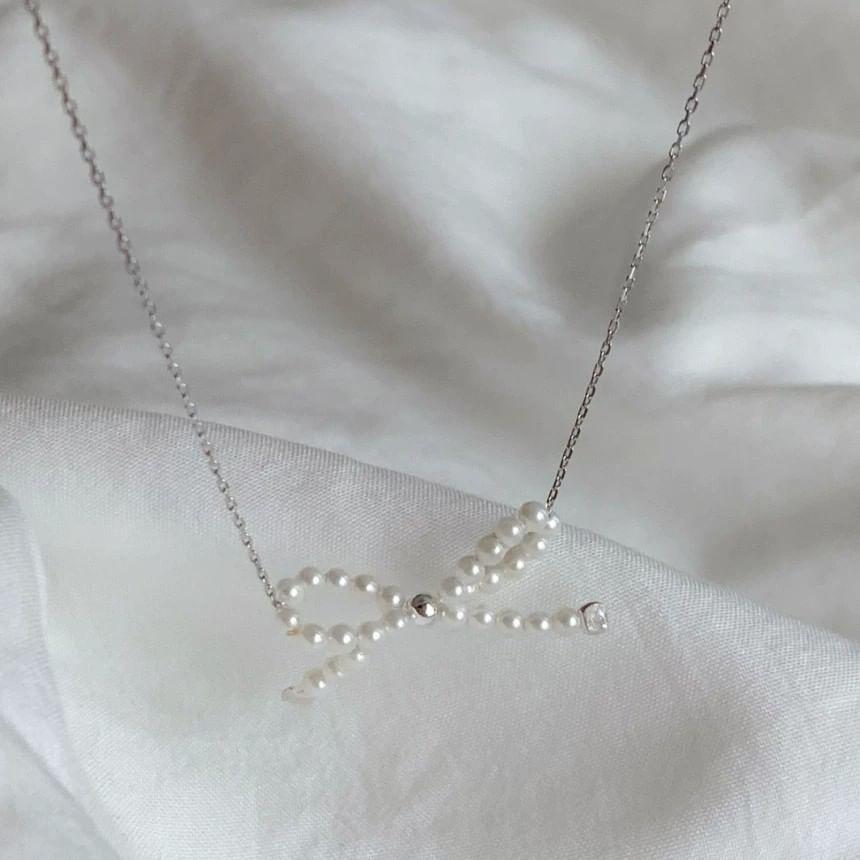 Faux Pearl Bow Pendant Necklace Product Image