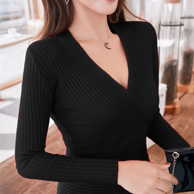 Long-Sleeve V-Neck Plain Ribbed Knit Top Product Image