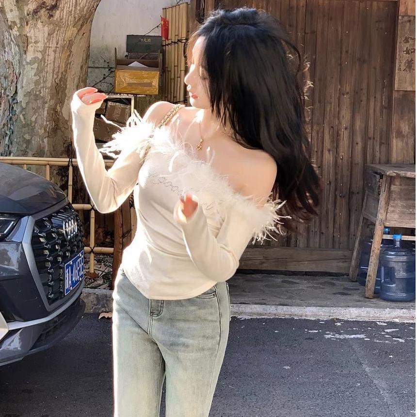 Long-Sleeve Off-Shoulder Lettering Rhinestone Feather Trim Slim Fit Crop Top Product Image