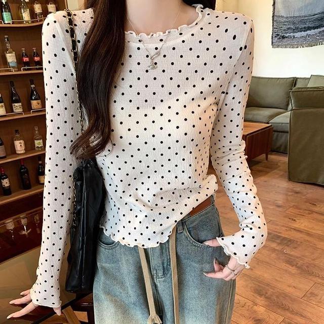 Long-Sleeve Crew Neck Dotted Lettuce Edge T-Shirt Product Image