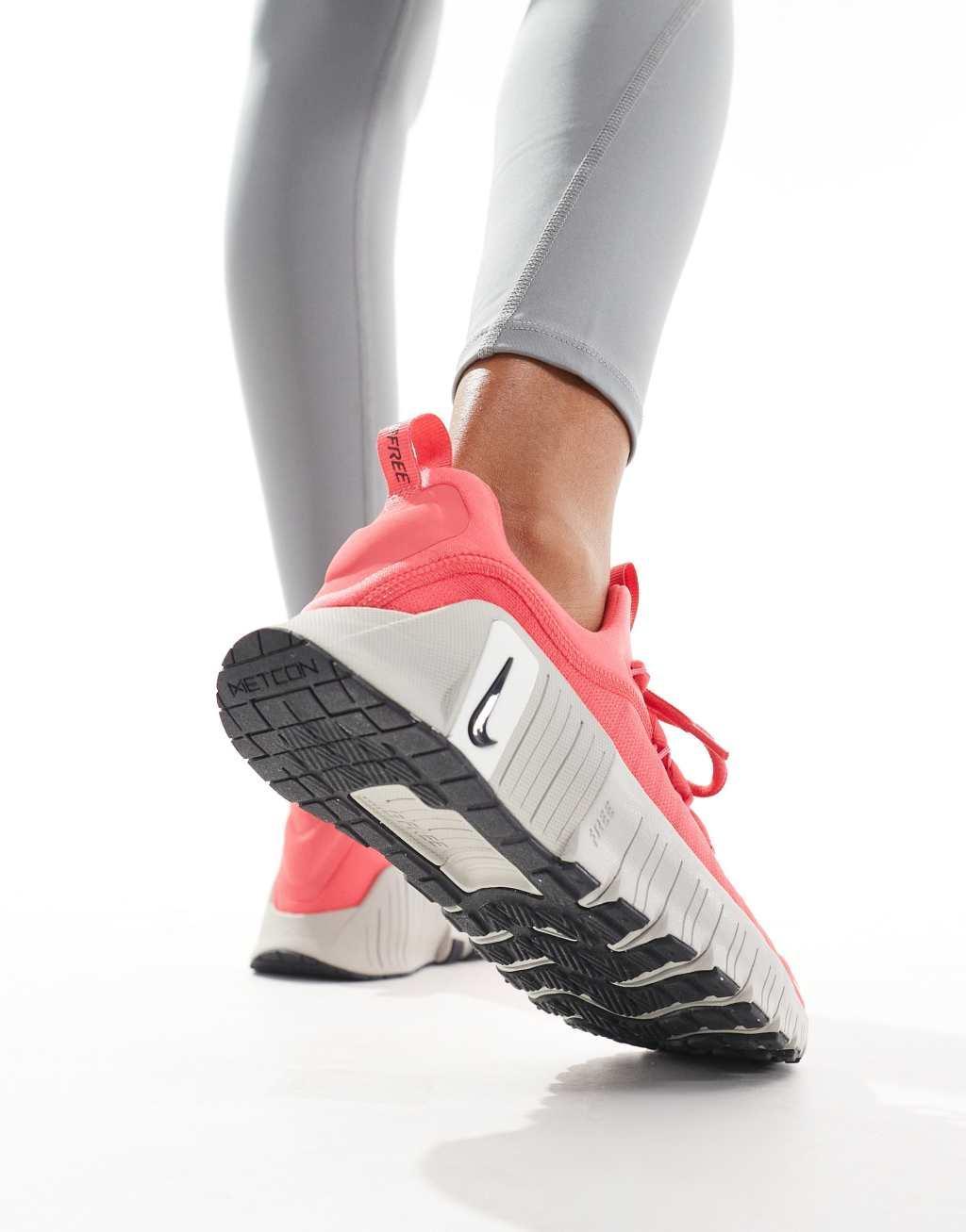 Nike Training Free Metcon 6 sneakers in pink and black Product Image