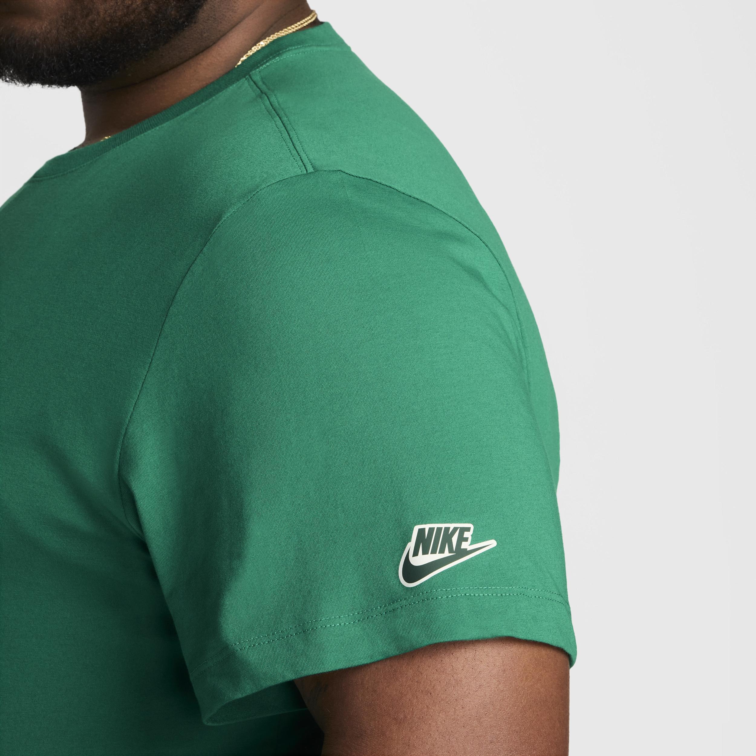 Nike Men's Club T-Shirt Product Image