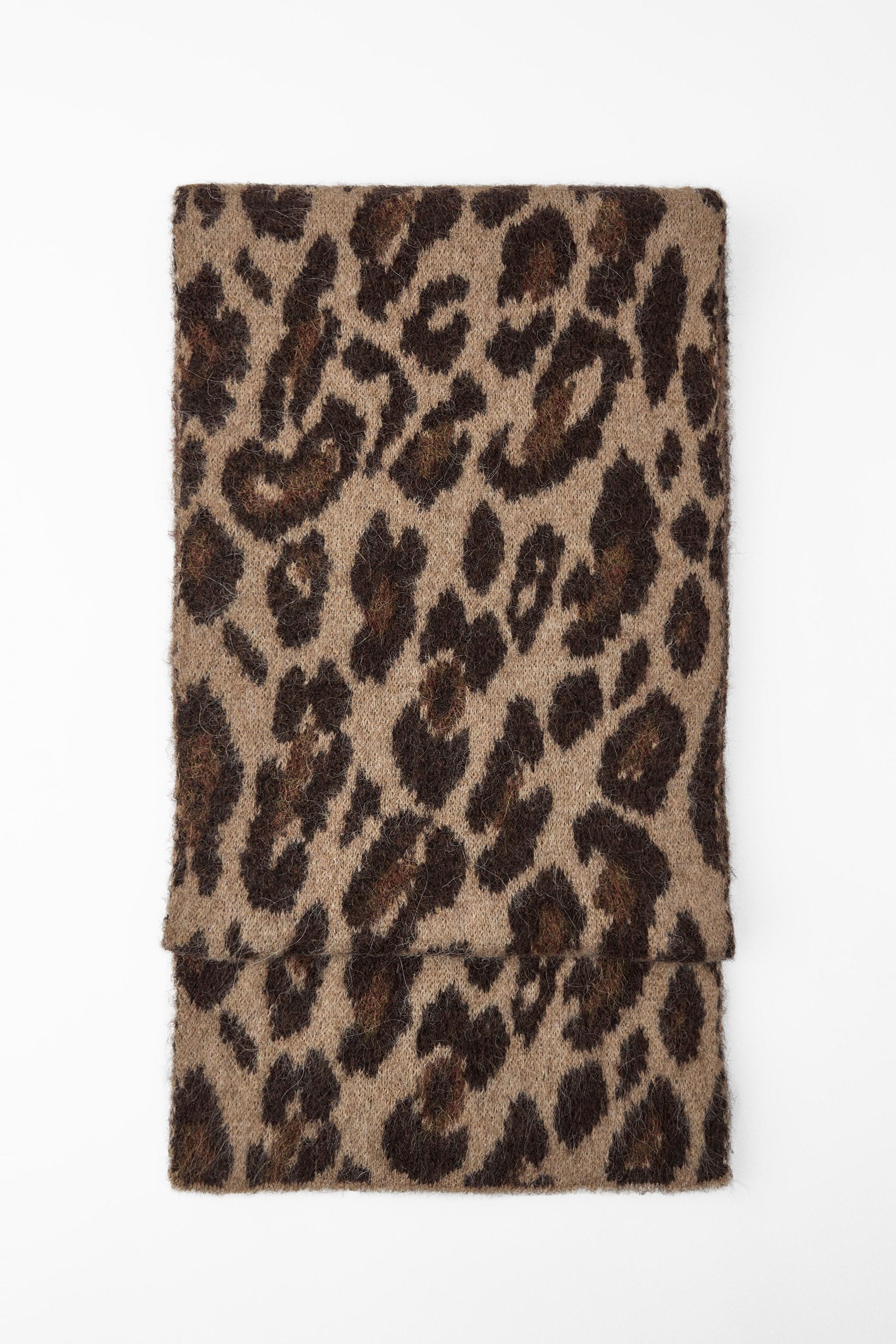 ANIMAL PRINT KNIT SCARF Product Image