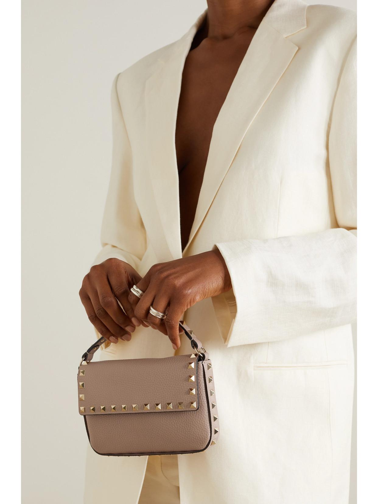 VALENTINO GARAVANI Rockstud Textured-leather Shoulder Bag In Neutrals Product Image