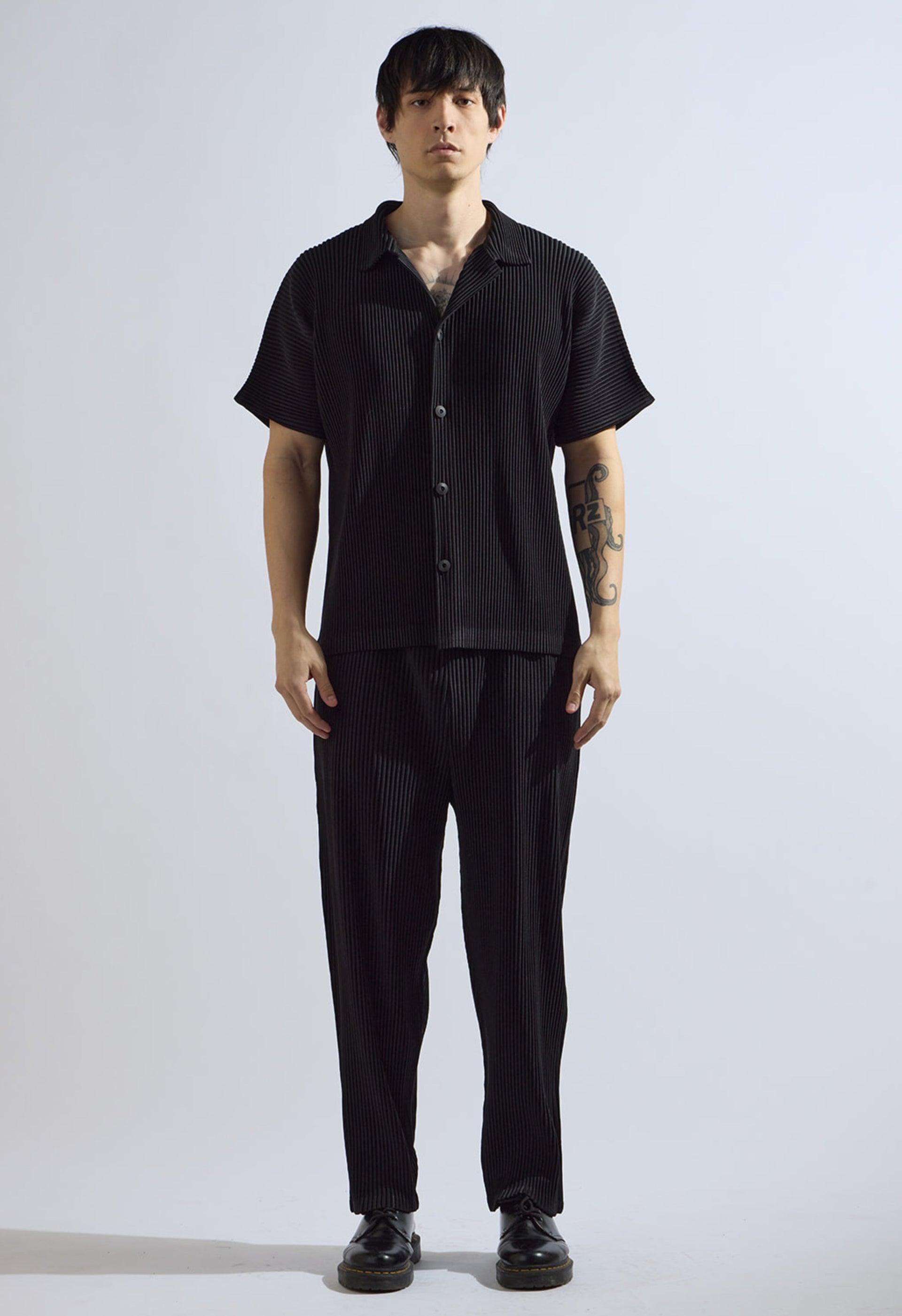 Pleated Short Sleeve Button Down in Black Male Product Image