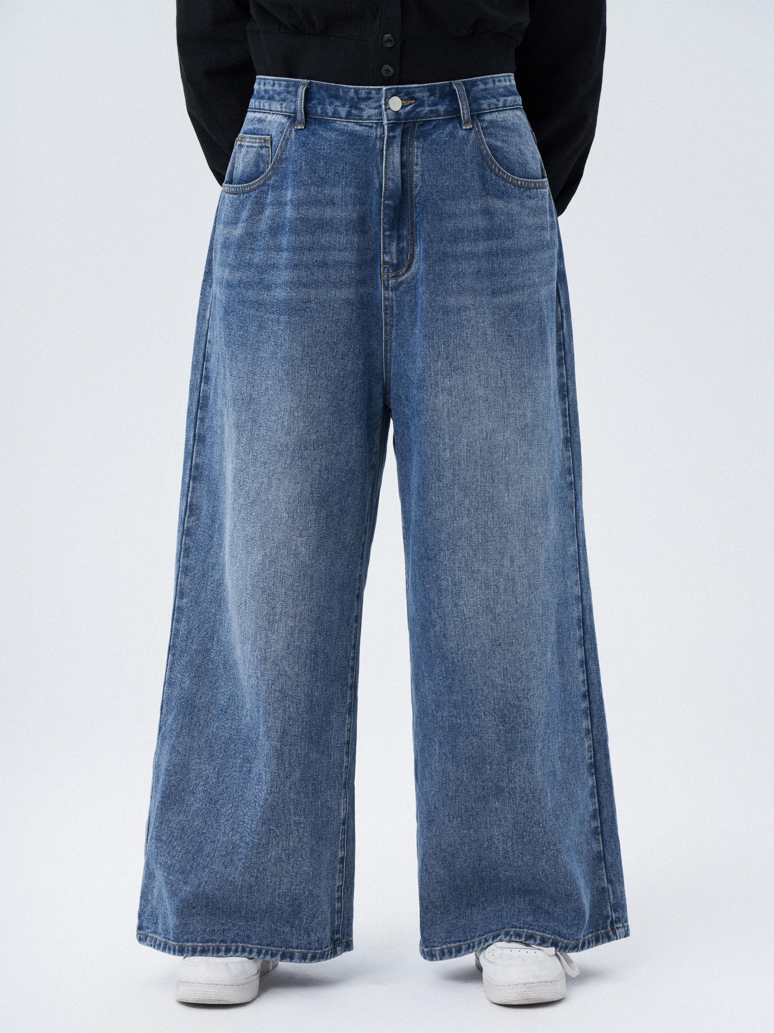 Denim Solid Pocket Straight Leg Jeans Curve & Plus Product Image