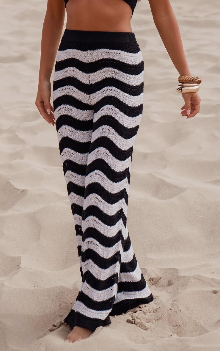 Monochrome Wave Knit Wide Leg Pants Product Image