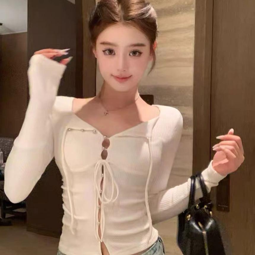 Long-Sleeve V-Neck Lace-Up Plain Crop Top Product Image