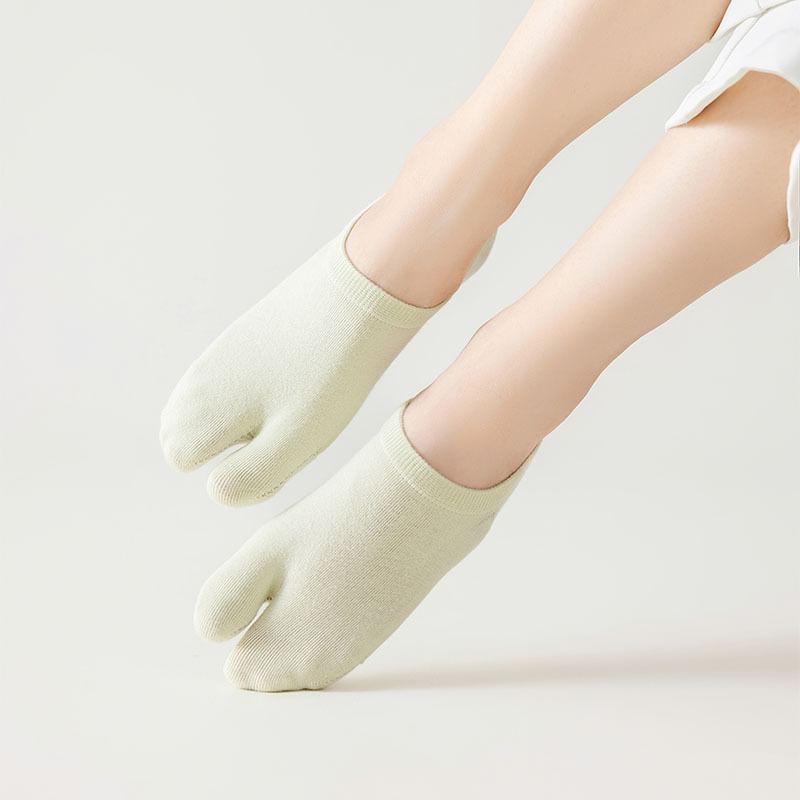 Plain Split Toe No Show Socks Product Image