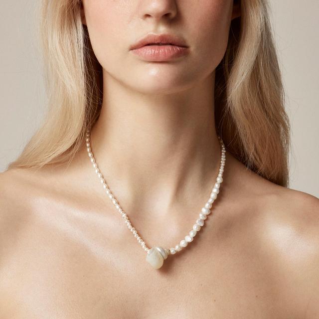 Seashell and pearl pendant necklace Product Image