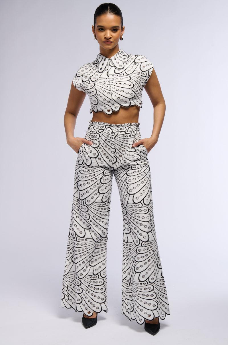 SET YOU FREE CROP WOVEN TOP Product Image