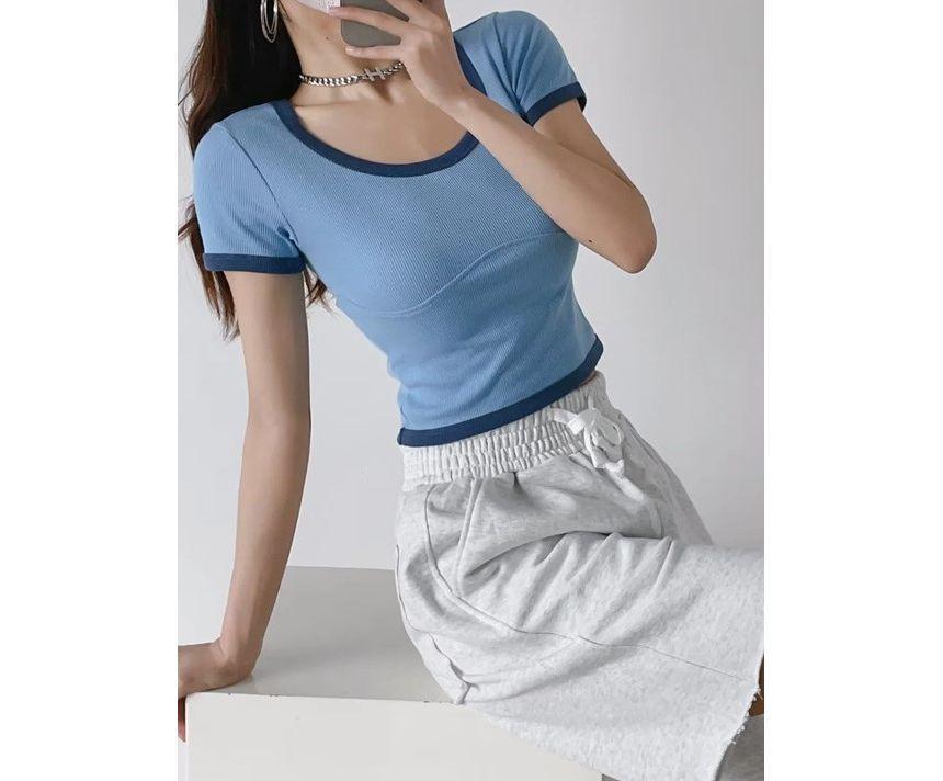 Short-Sleeve Contrast Crop Top Product Image