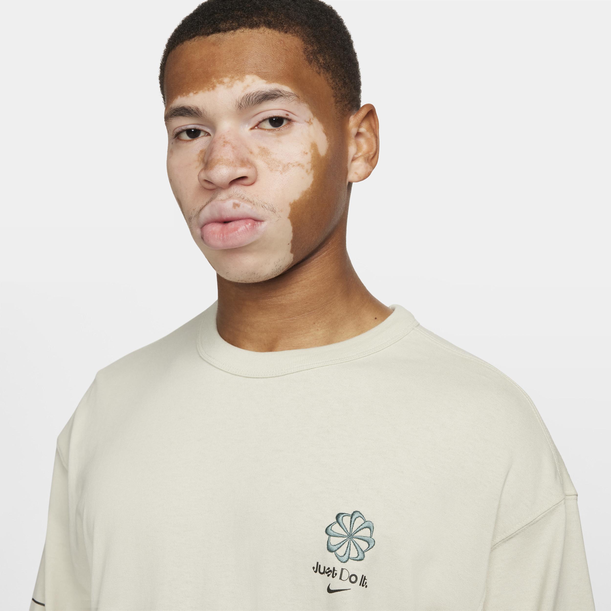 Men's Nike Sportswear Long-Sleeve Max90 T-Shirt Product Image