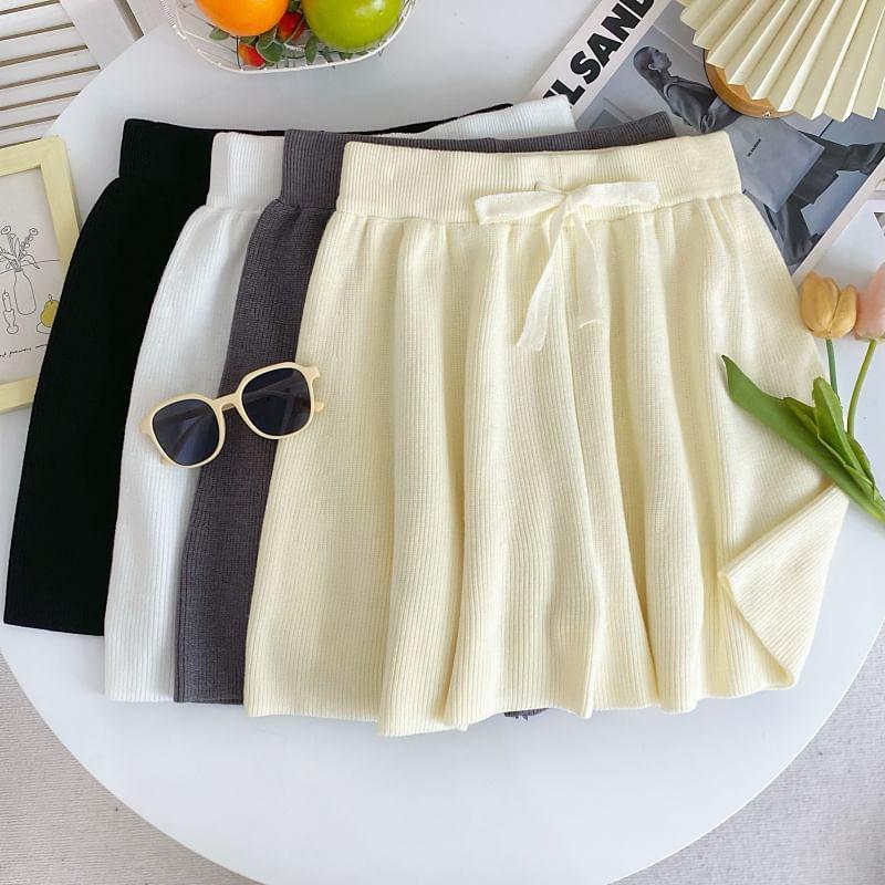 Drawstring Waist Plain Ribbed Knit Shorts Product Image