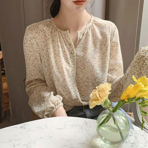 Long-Sleeve Crewneck Floral Print Blouse Product Image